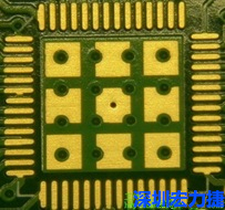 這個通孔的設計勉強可以接受，只剩下正中間一個通孔沒有塞孔，而且孔徑也變小了。