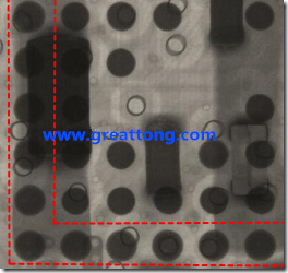 BGA錫球尺寸小于0.4mm，采用降低BGA內圍襲球的錫膏量所得到X-Ray，稍微留意一下可以發現最外圈的錫量(圓的直徑)比其他內圍的錫球上的錫量來得多一點點。也就是外圈的黑色圓形直徑比內圈的圓形來得大一點點。