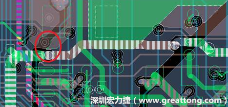 慢慢確認CAF發生的位置后，可以配合Gerber查看PCB的結構是否有通孔太近或是線路太近的問題。
