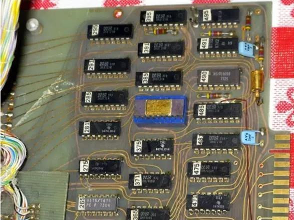 1972年開發的一塊基于Intel 8008的計算機中的印刷電路板。(資源來源：DigiBarn計算機博物館)