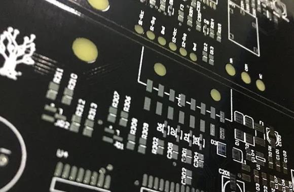 如何確定PCB的基板材料？